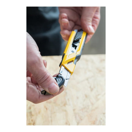 STANLEY Cutter AUTOLOCK largeur des lames 18 mm longueur 175 mm ( 4000787675 )