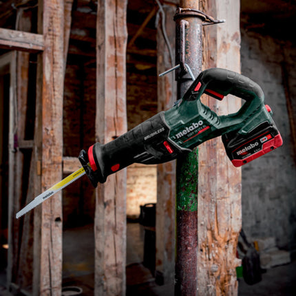 Metabo SSEP 18 LT BL Scie sabre sans fil 18 V 32 mm Brushless + 1x batterie LiHD 4,0 Ah + chargeur + Metabox