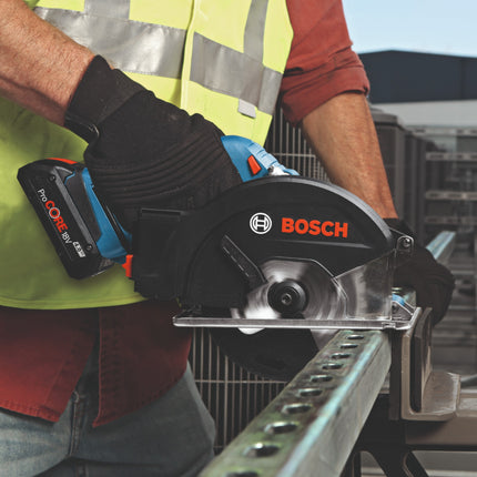 Bosch GKM 18V-50 Professional Scie circulaire portative pour le métal sans fil 18 V 136 mm Brushless + 1x batterie 4,0 Ah + L-Boxx - sans chargeur