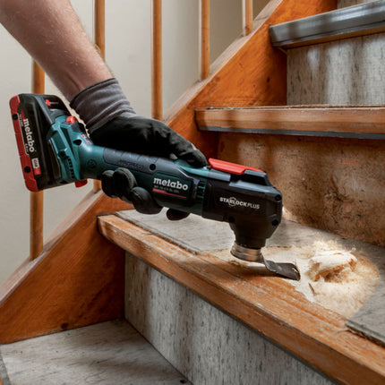 Metabo MT 18 LTX BL QSL Outil multifonctions sans fil 18 V Brushless Starlock Plus ( 613088800 ) + 2x batterie 4,0 Ah + chargeur + 12 pces d'accessoires + metaBOX