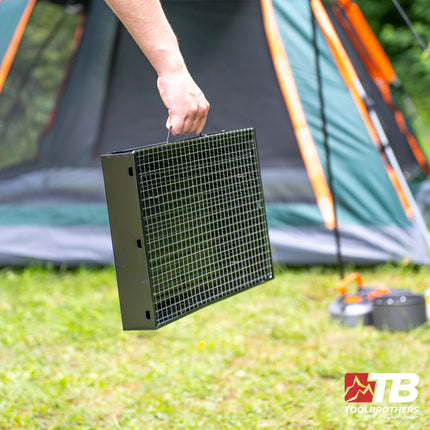 Toolbrothers Outdoor portable grill au charbon de bois pour le camping set de montage sans outils 43 x 29 x 23 cm noir + couverts, gants et gobelets pour grill 8 pcs.